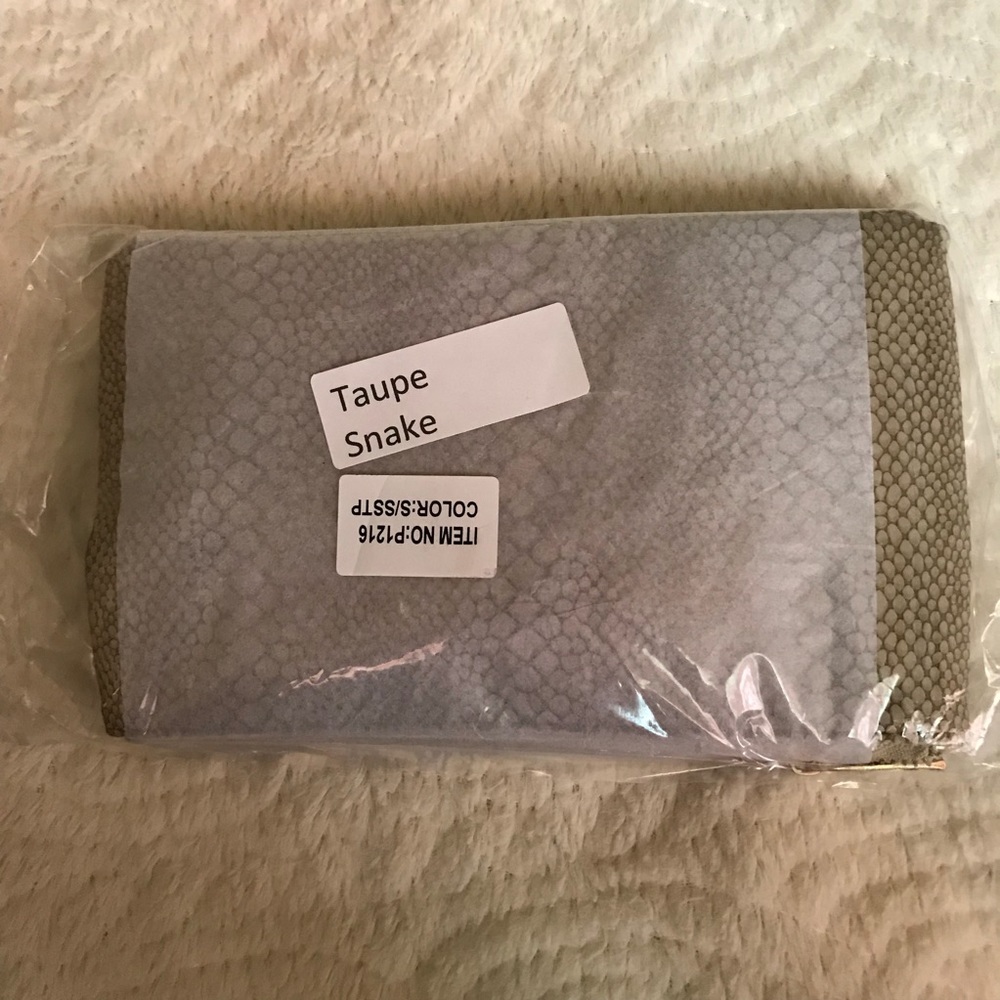 NEW Snakeskin Taupe Crossbody Wrislet - Picture 2 of 4
